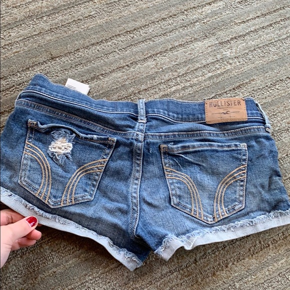 Hollister size 3 jean shorts - Picture 3 of 3